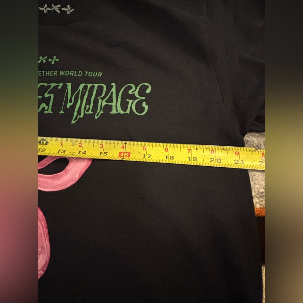 TXT Tomorrow X Together World Tour Act Sweet Mirage T-Shirt size L Like New. - Picture 4 of 4